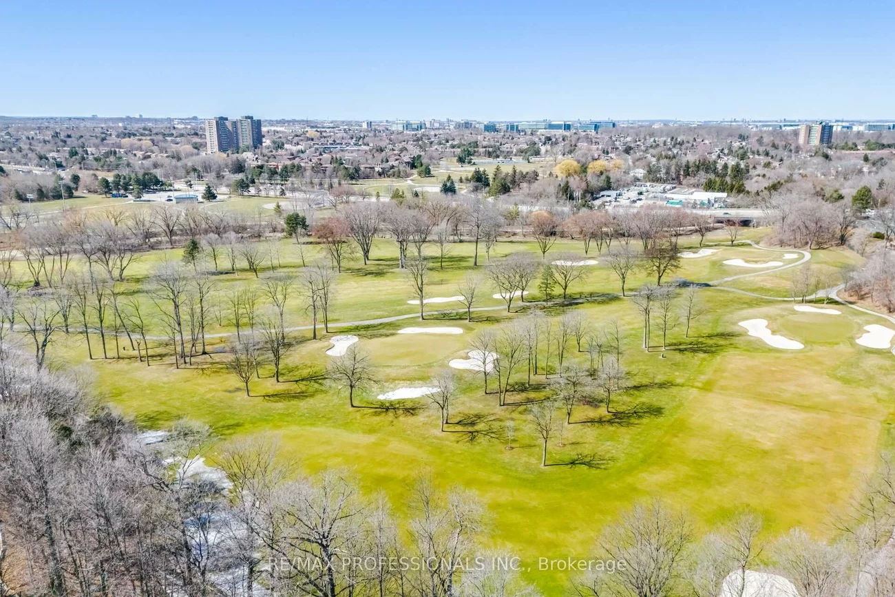37, Thicket, Markland Wood, Toronto