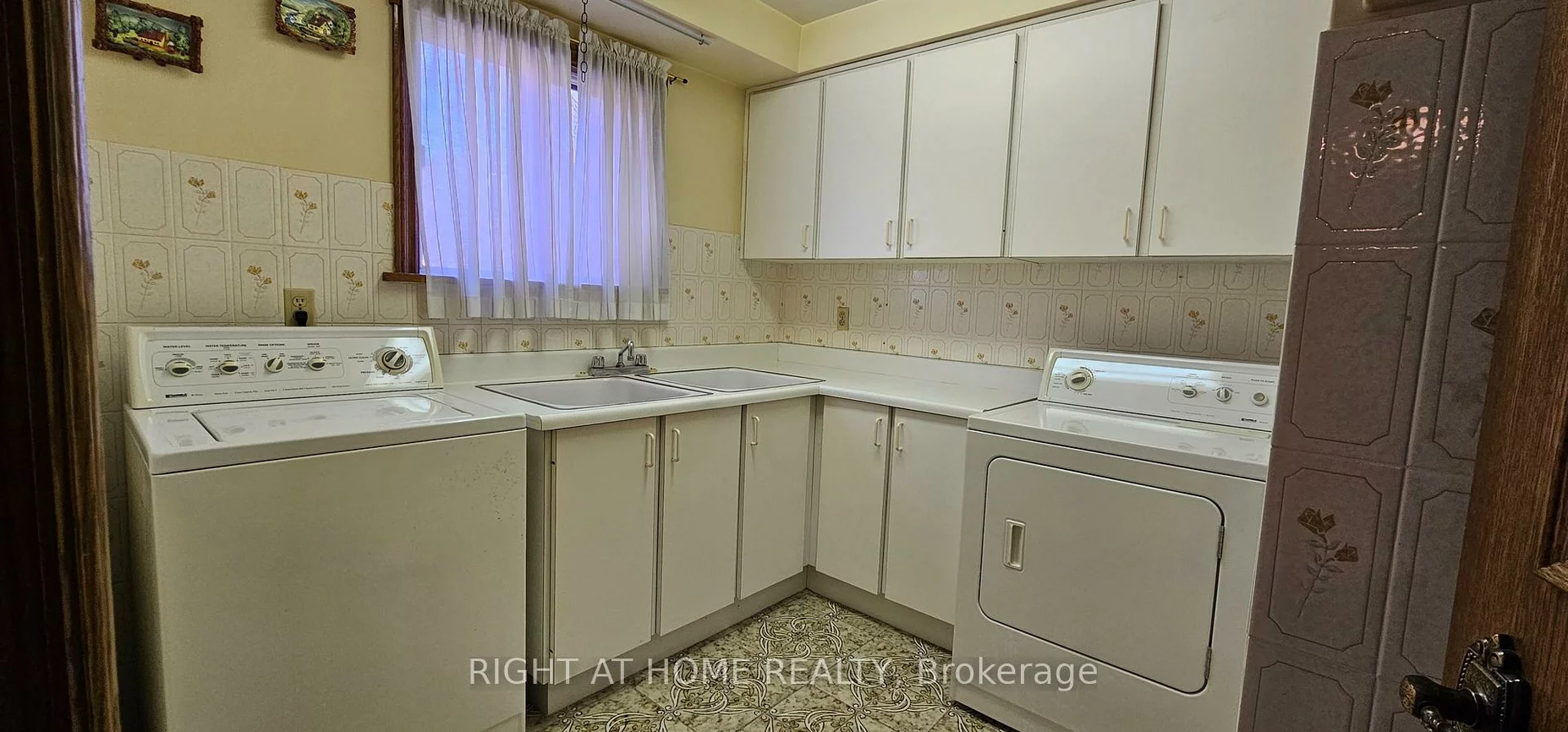 2960, Weston, Humberlea-Pelmo Park W5, Toronto