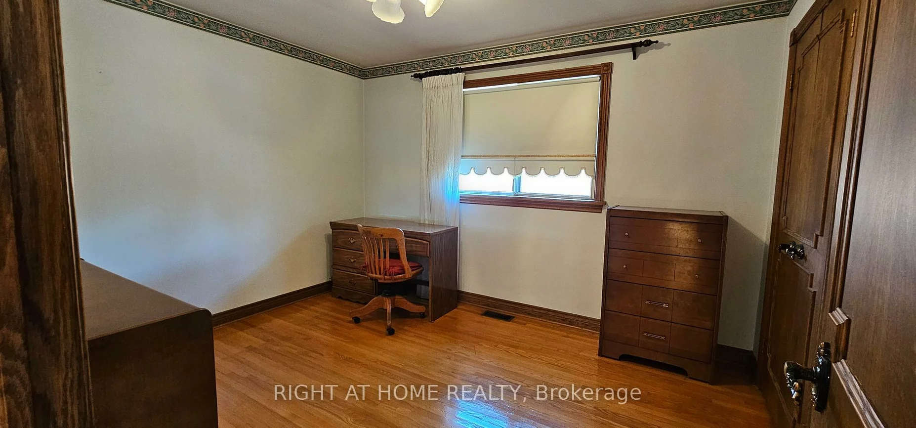 2960, Weston, Humberlea-Pelmo Park W5, Toronto
