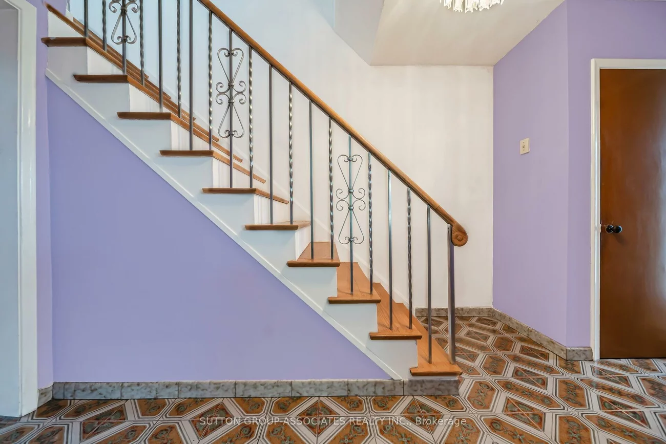 139, Giltspur, Glenfield-Jane Heights, Toronto