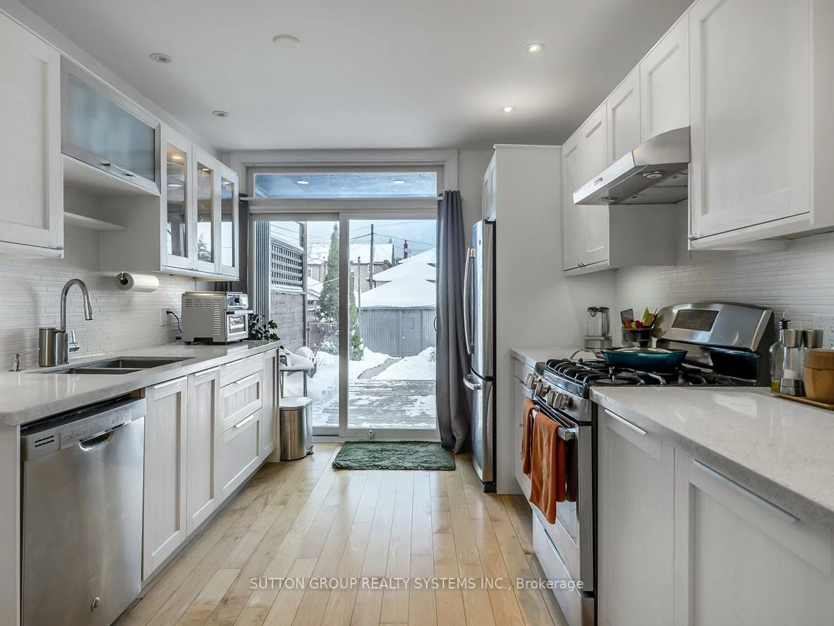 217, Earlscourt, Corso Italia-Davenport, Toronto