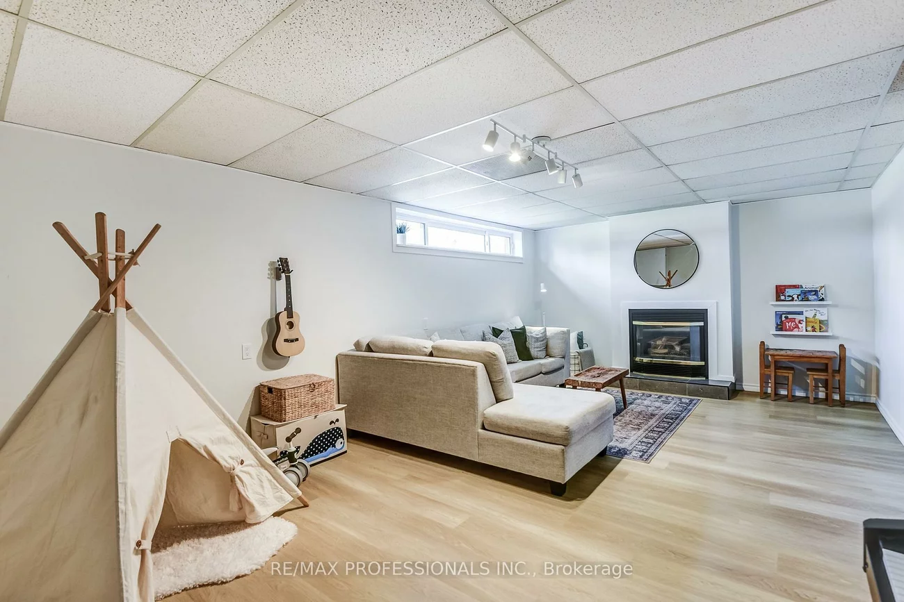 19, Wellesworth, Eringate-Centennial-West Deane, Toronto