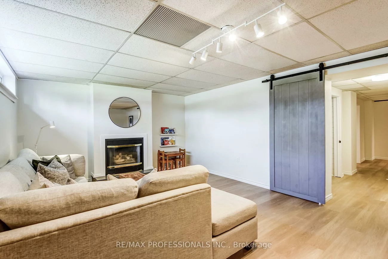 19, Wellesworth, Eringate-Centennial-West Deane, Toronto