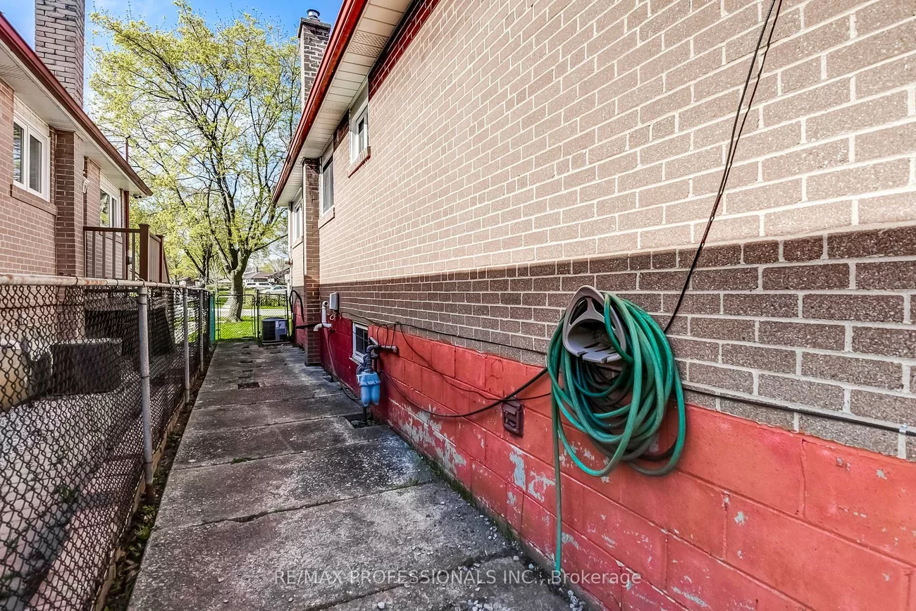 19, Wellesworth, Eringate-Centennial-West Deane, Toronto