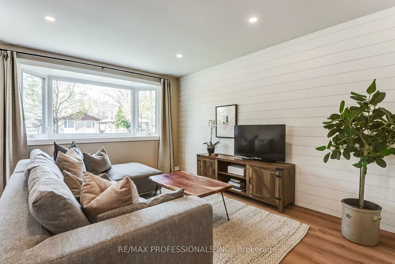 19, Wellesworth, Eringate-Centennial-West Deane, Toronto
