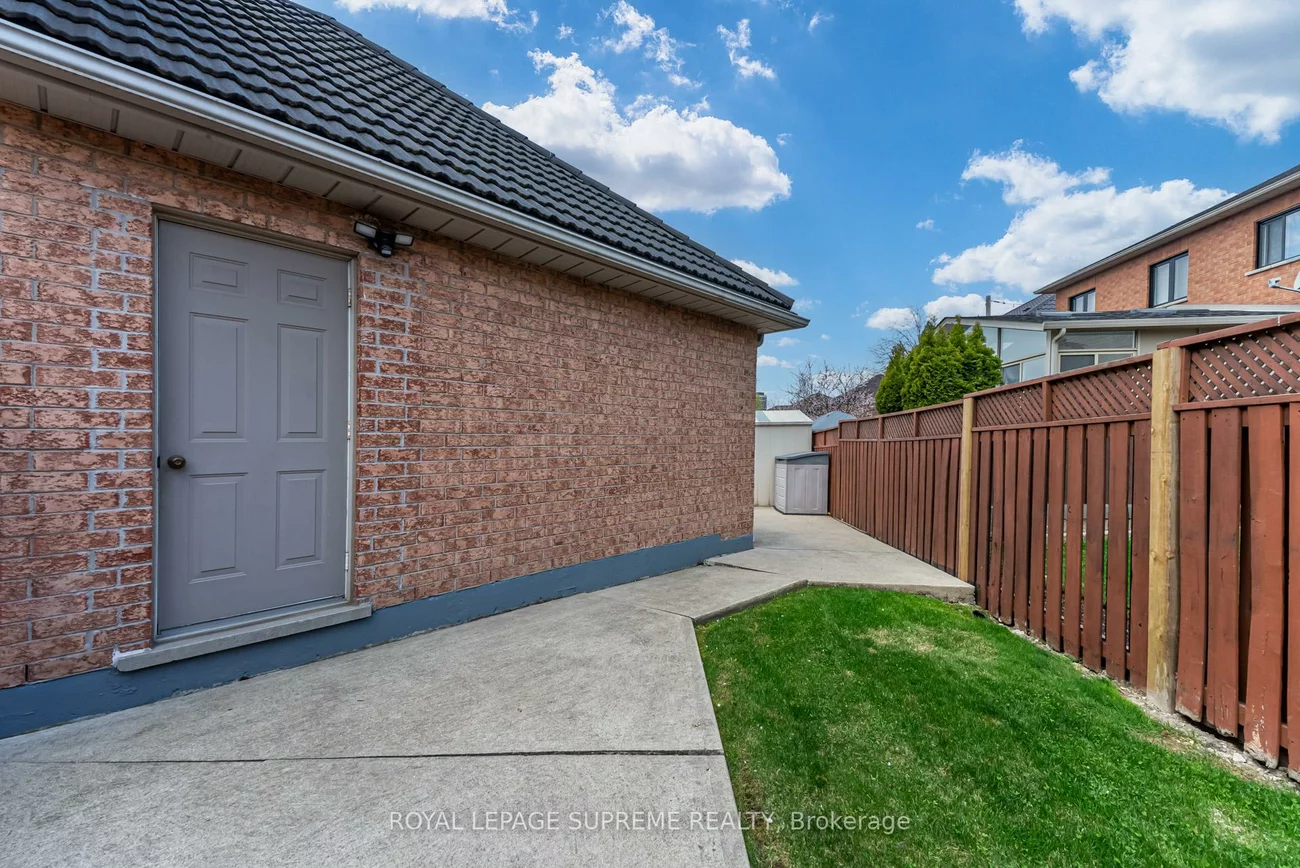 34, Purdy, Humberlea-Pelmo Park W4, Toronto