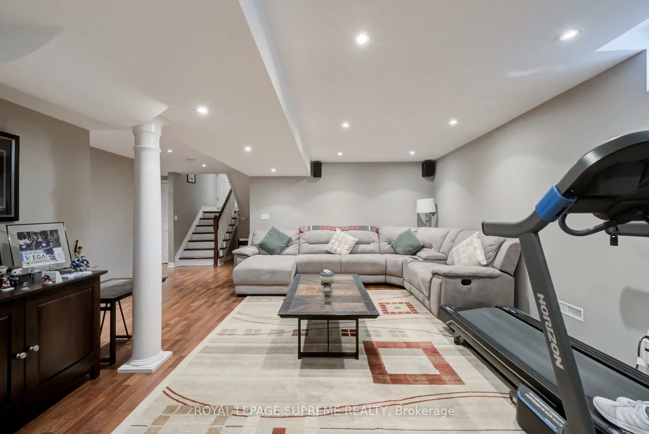 34, Purdy, Humberlea-Pelmo Park W4, Toronto