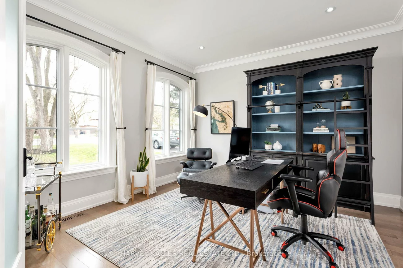 4673, Dundas, Kingsway South, Toronto