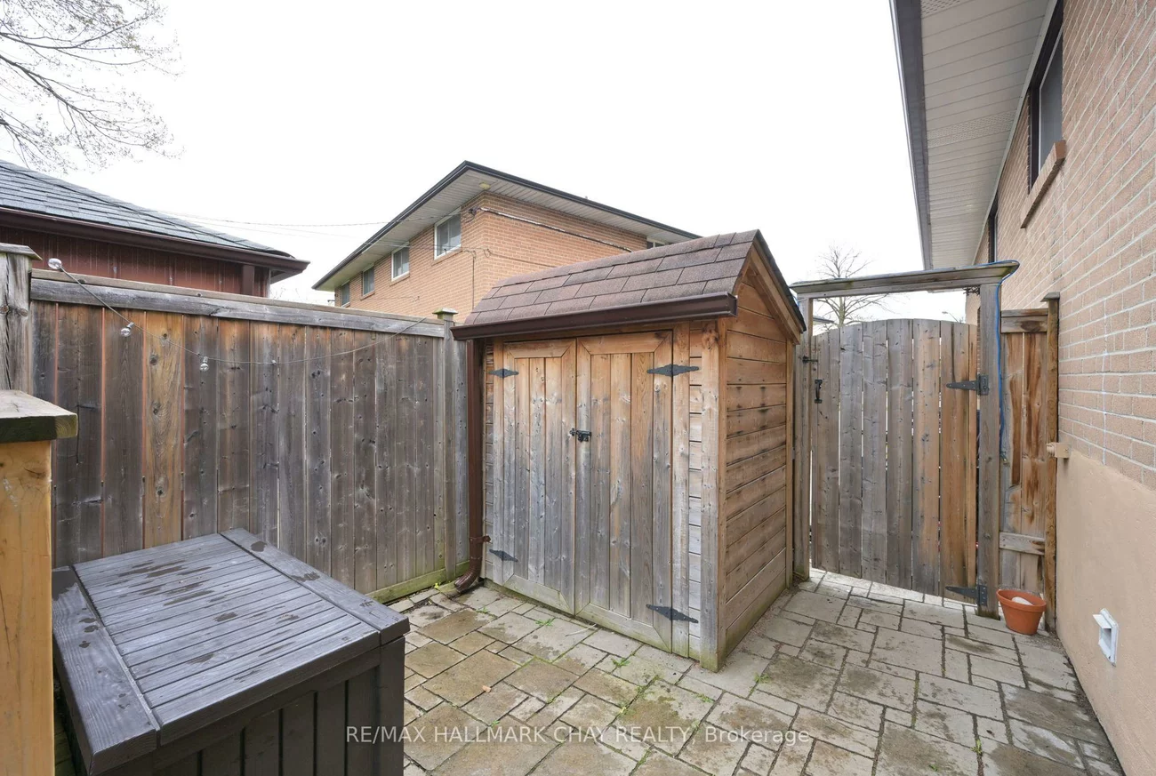 22, Guernsey, Etobicoke West Mall, Toronto