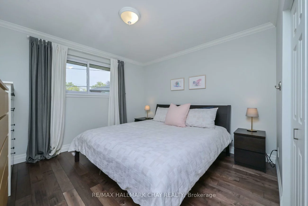22, Guernsey, Etobicoke West Mall, Toronto
