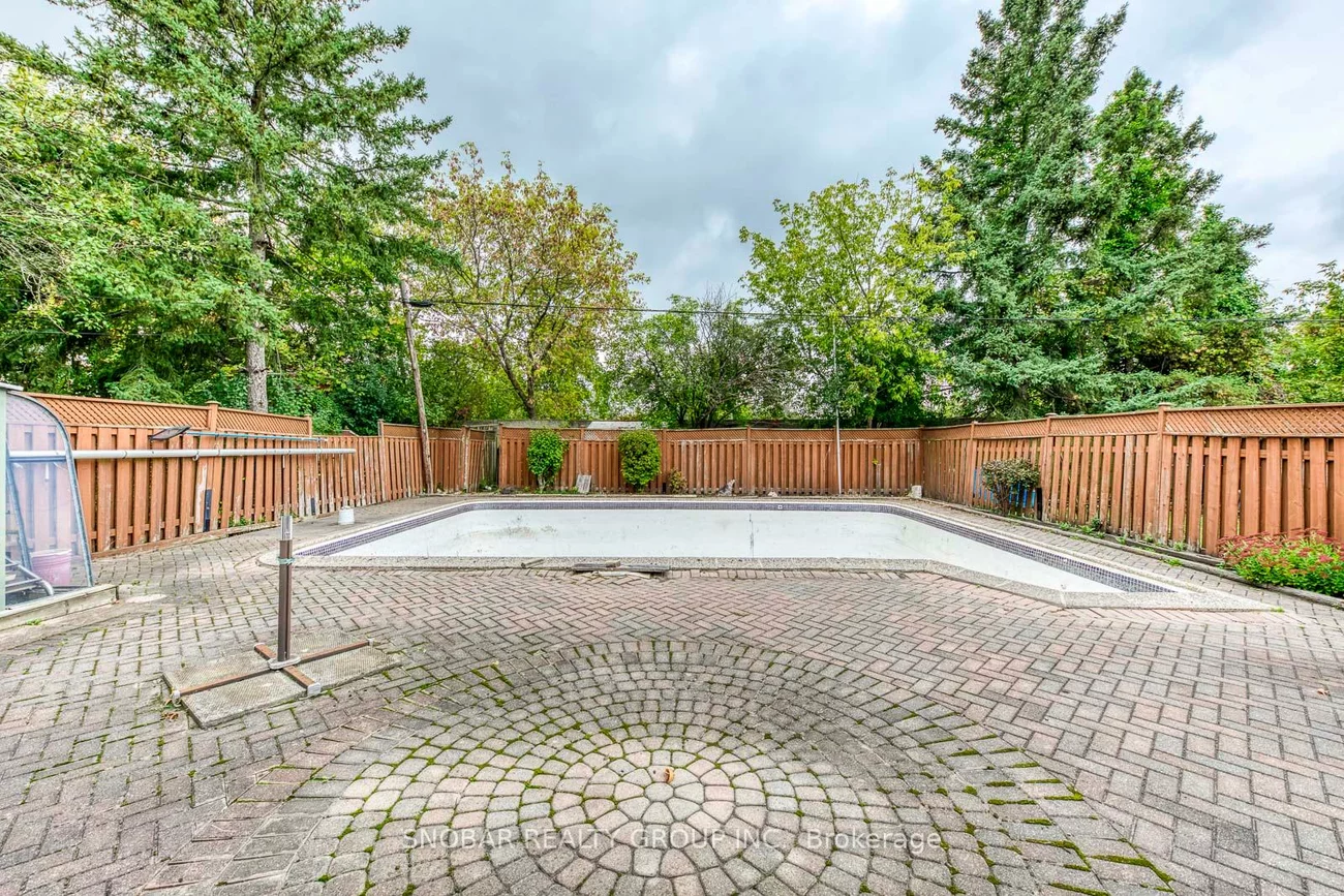 45, Taysham, Thistletown-Beaumonde Heights, Toronto