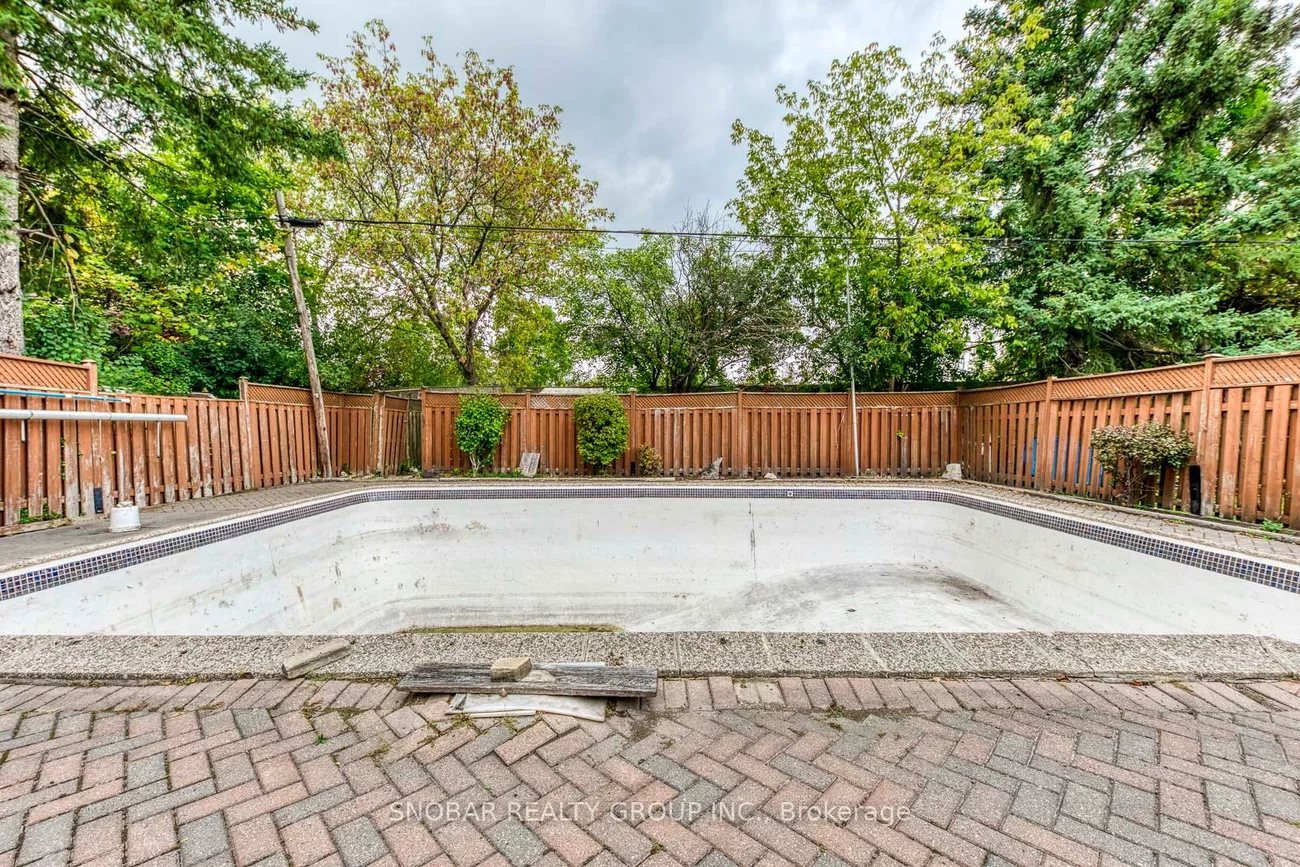 45, Taysham, Thistletown-Beaumonde Heights, Toronto