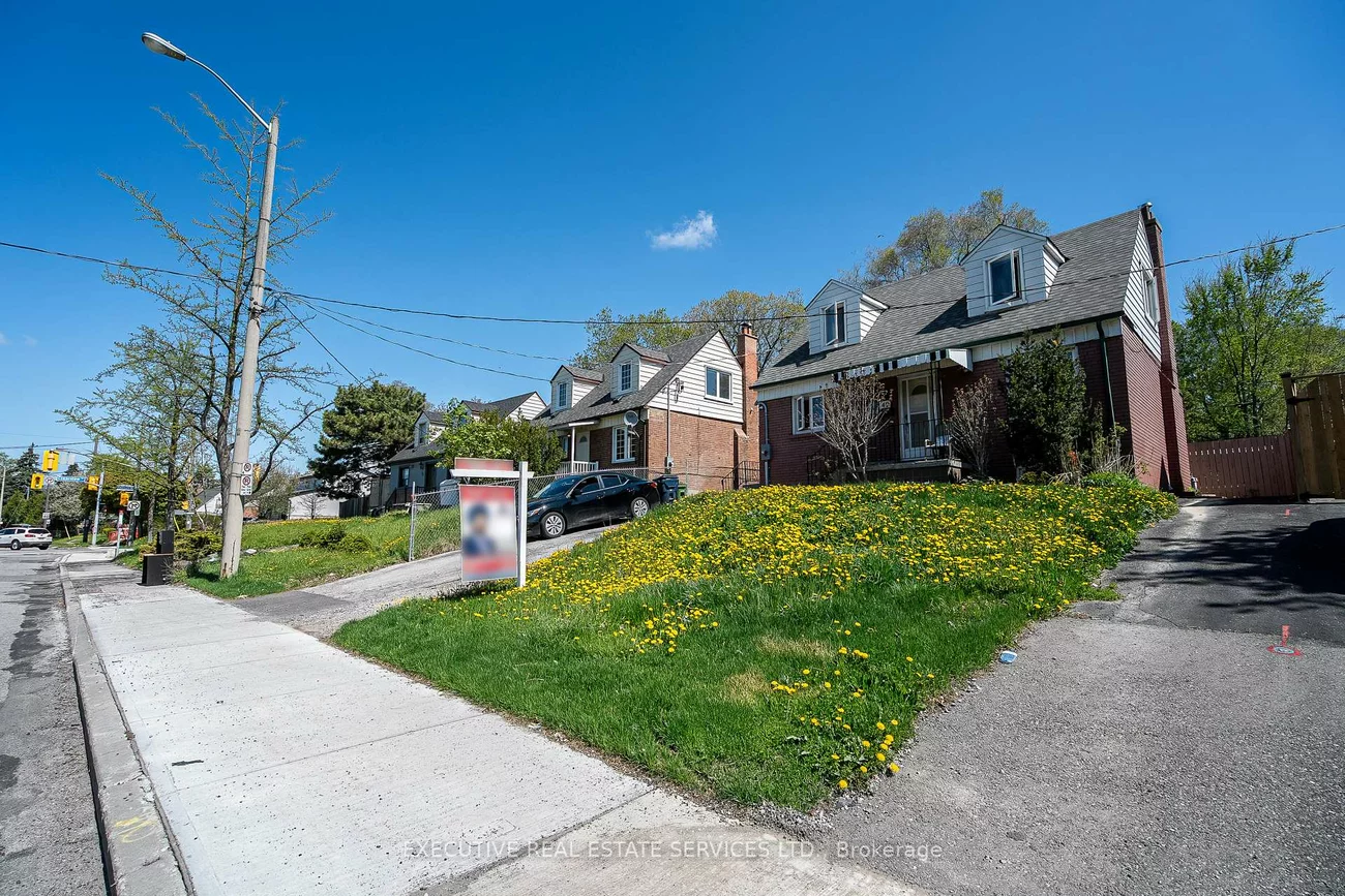 49, Trethewey, Beechborough-Greenbrook, Toronto