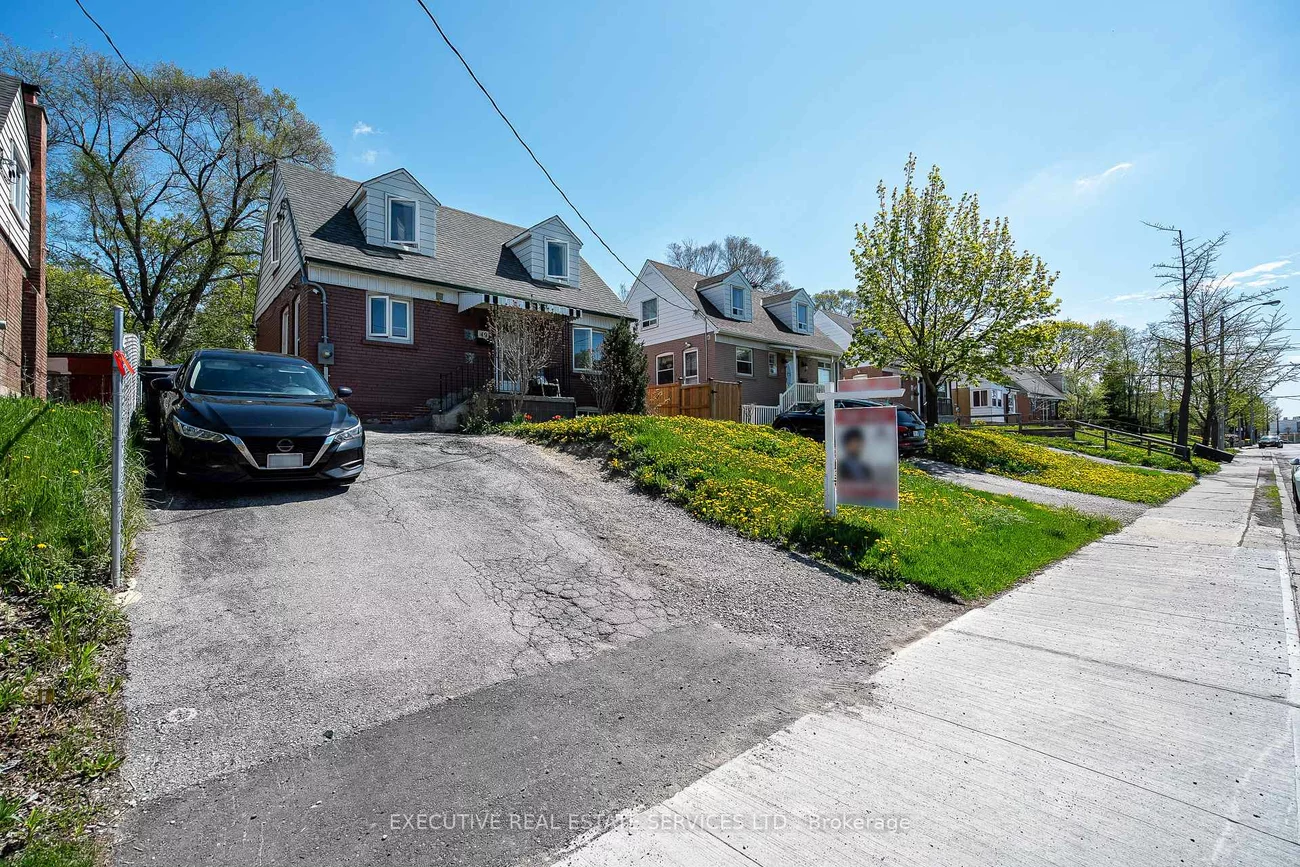 49, Trethewey, Beechborough-Greenbrook, Toronto