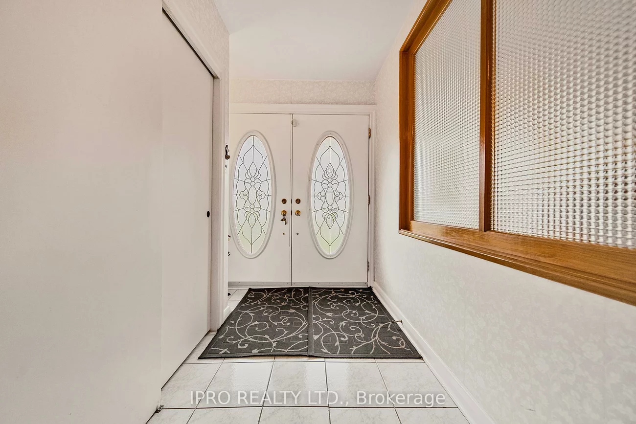 2, Aylesbury, Princess-Rosethorn, Toronto