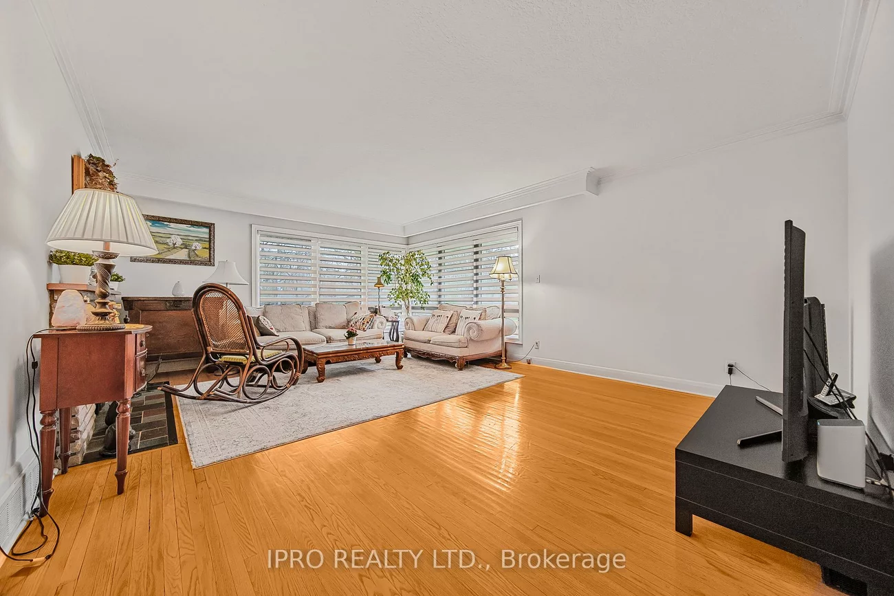 2, Aylesbury, Princess-Rosethorn, Toronto