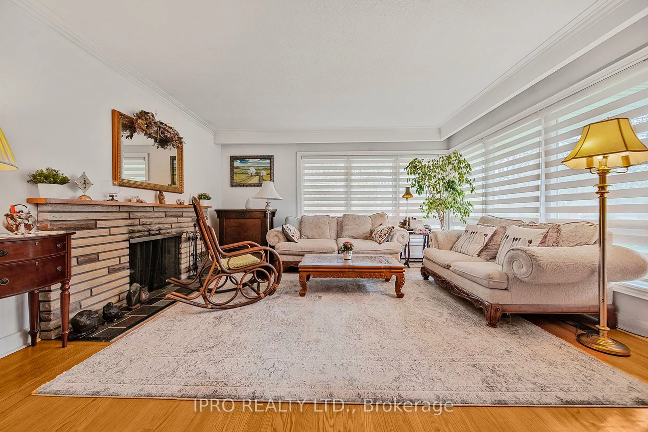 2, Aylesbury, Princess-Rosethorn, Toronto