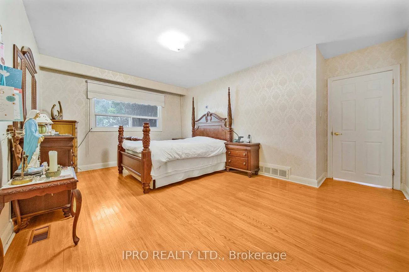2, Aylesbury, Princess-Rosethorn, Toronto