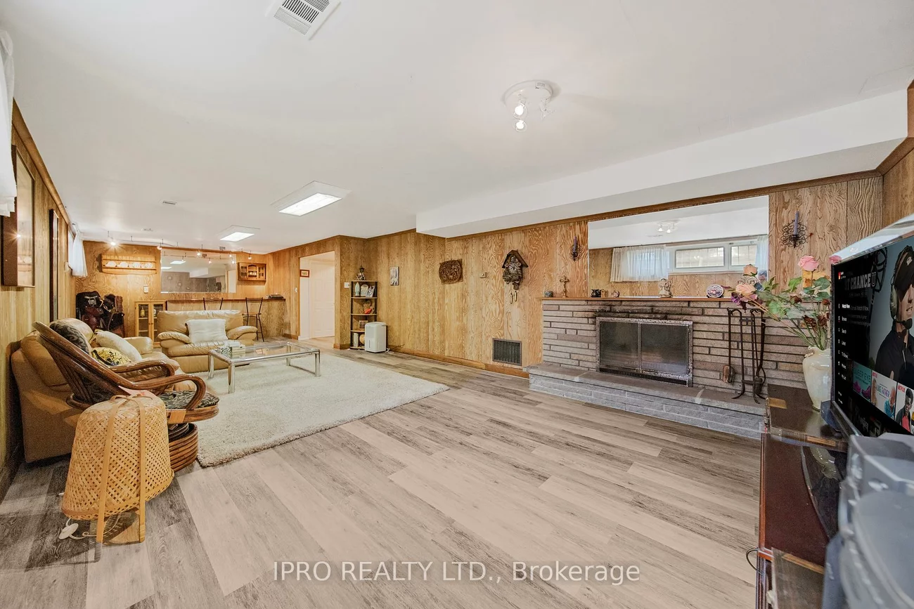 2, Aylesbury, Princess-Rosethorn, Toronto