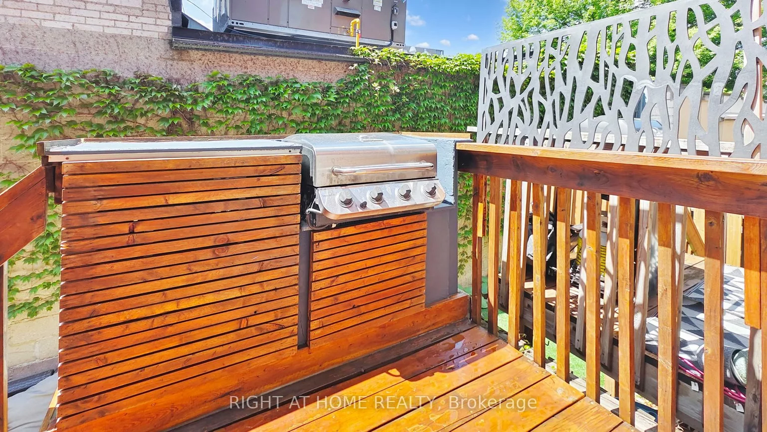 6, Grogan, Dovercourt-Wallace Emerson-Junction, Toronto