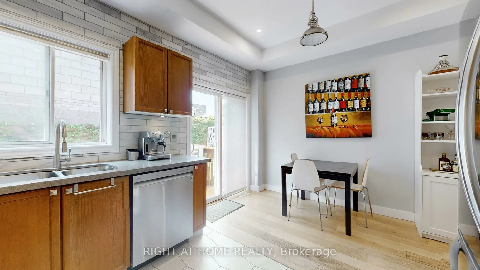 6, Grogan, Dovercourt-Wallace Emerson-Junction, Toronto
