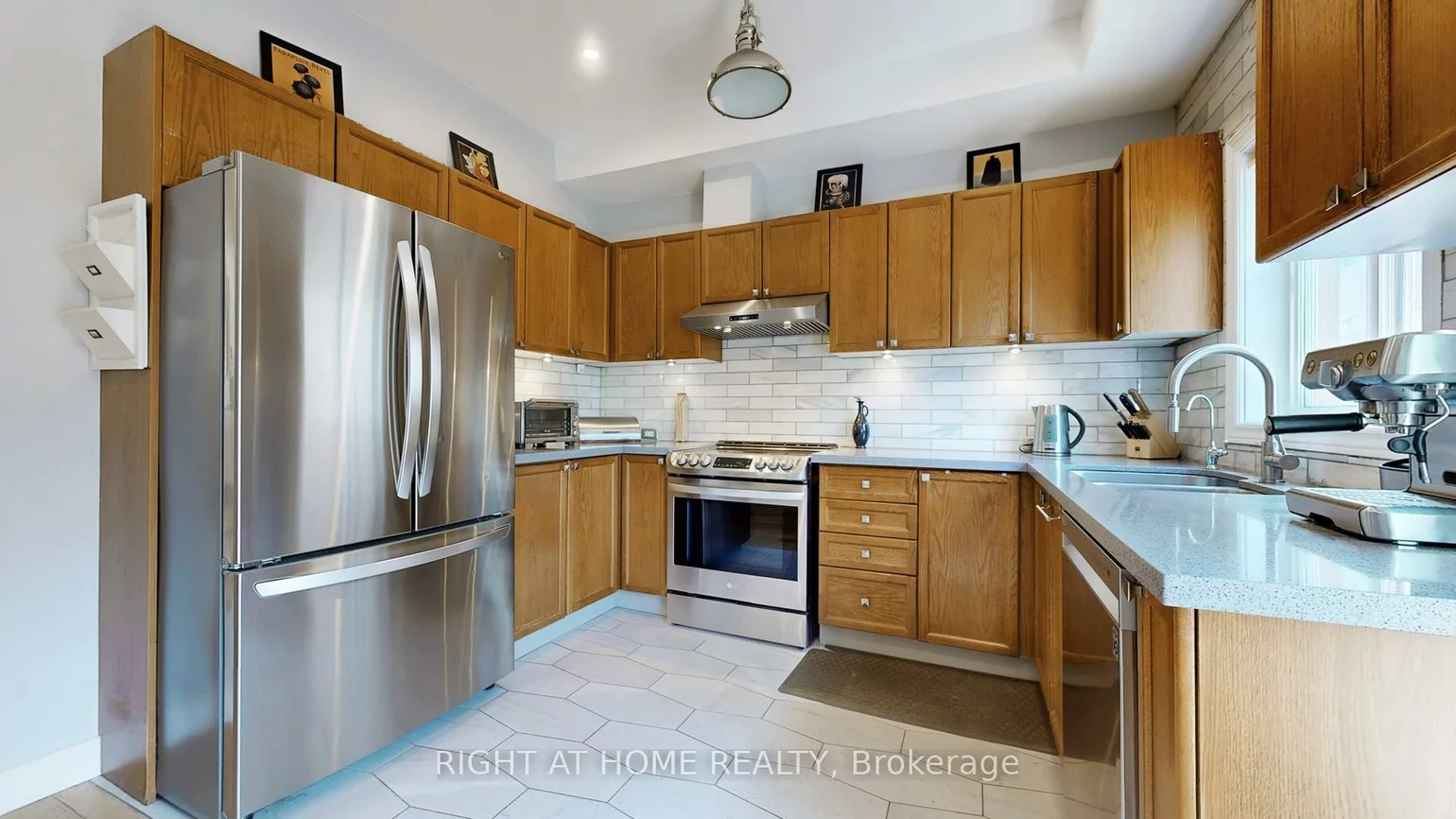 6, Grogan, Dovercourt-Wallace Emerson-Junction, Toronto