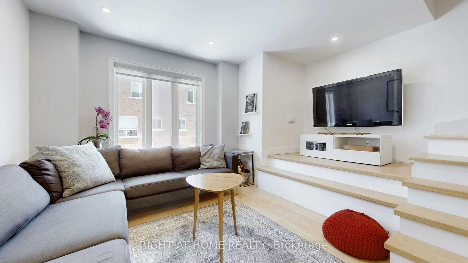 6, Grogan, Dovercourt-Wallace Emerson-Junction, Toronto