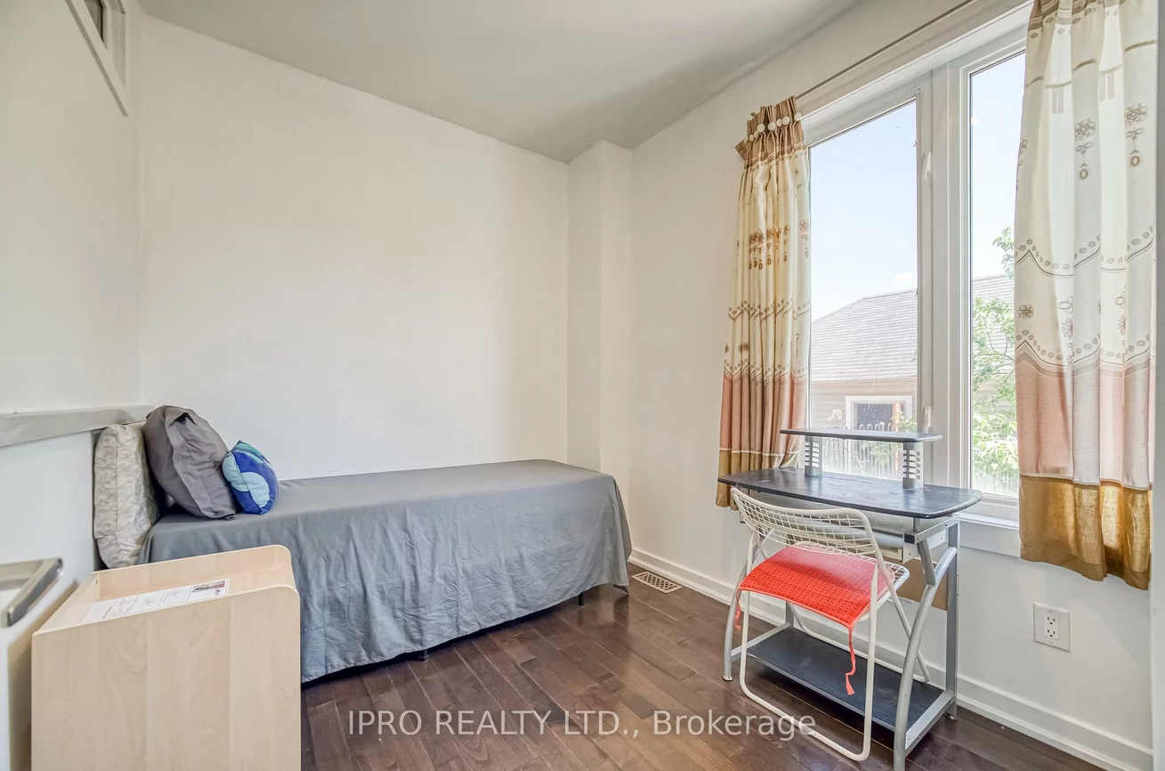 239, Assiniboine, York University Heights, Toronto