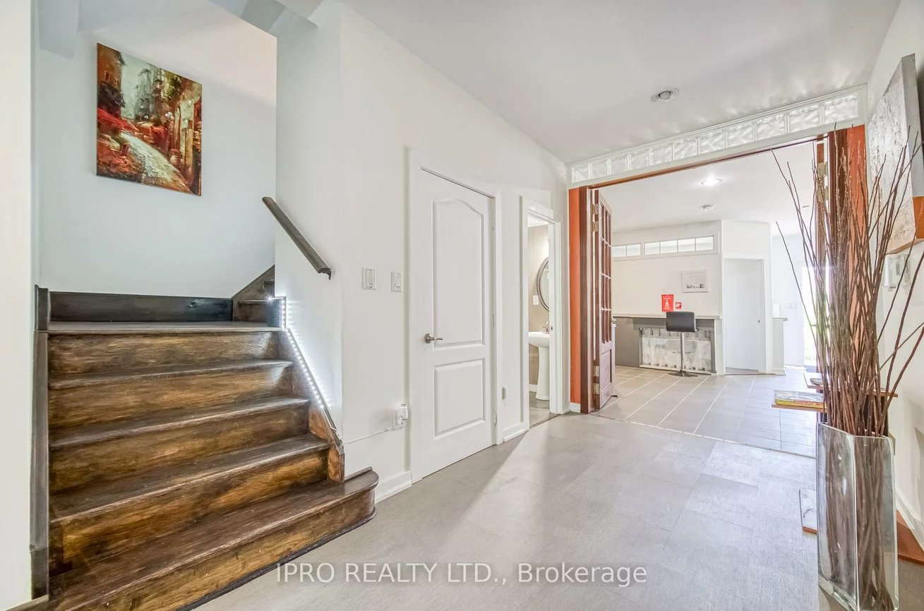 239, Assiniboine, York University Heights, Toronto