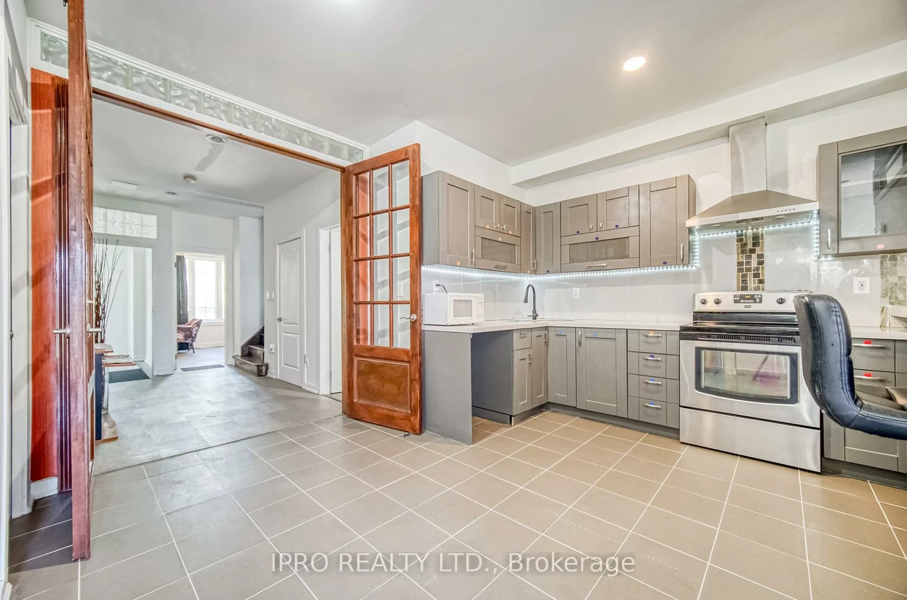 239, Assiniboine, York University Heights, Toronto