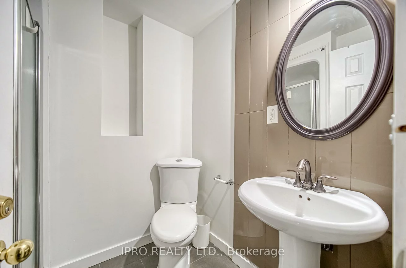 239, Assiniboine, York University Heights, Toronto