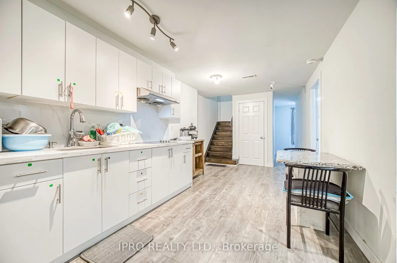 239, Assiniboine, York University Heights, Toronto