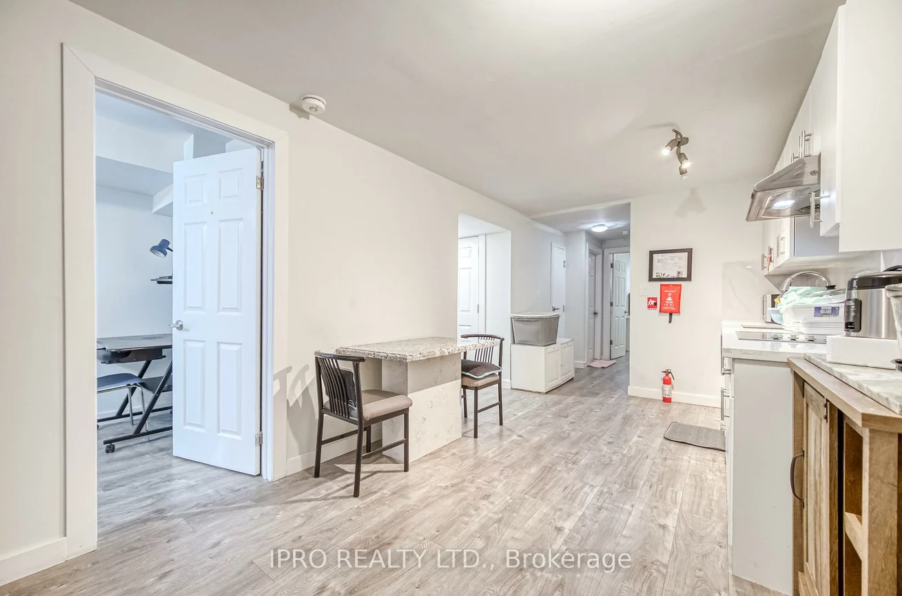 239, Assiniboine, York University Heights, Toronto