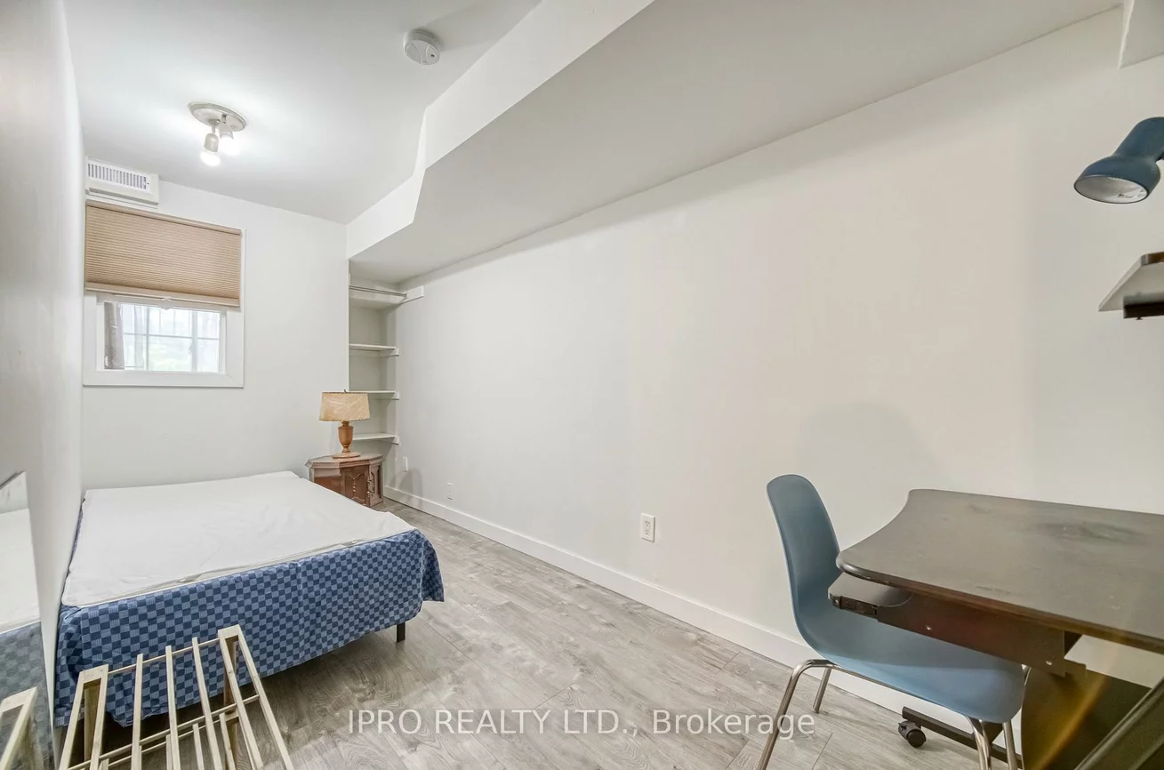 239, Assiniboine, York University Heights, Toronto