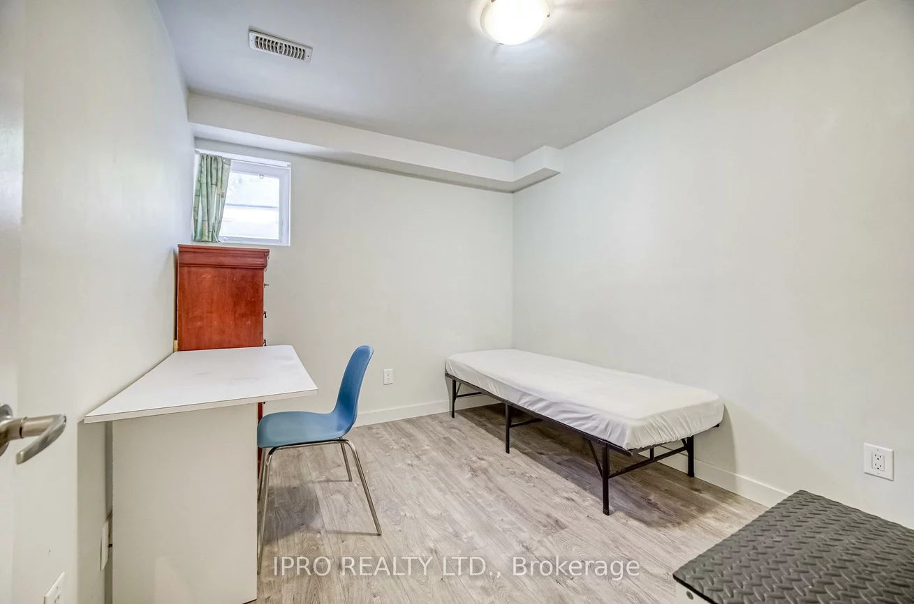 239, Assiniboine, York University Heights, Toronto