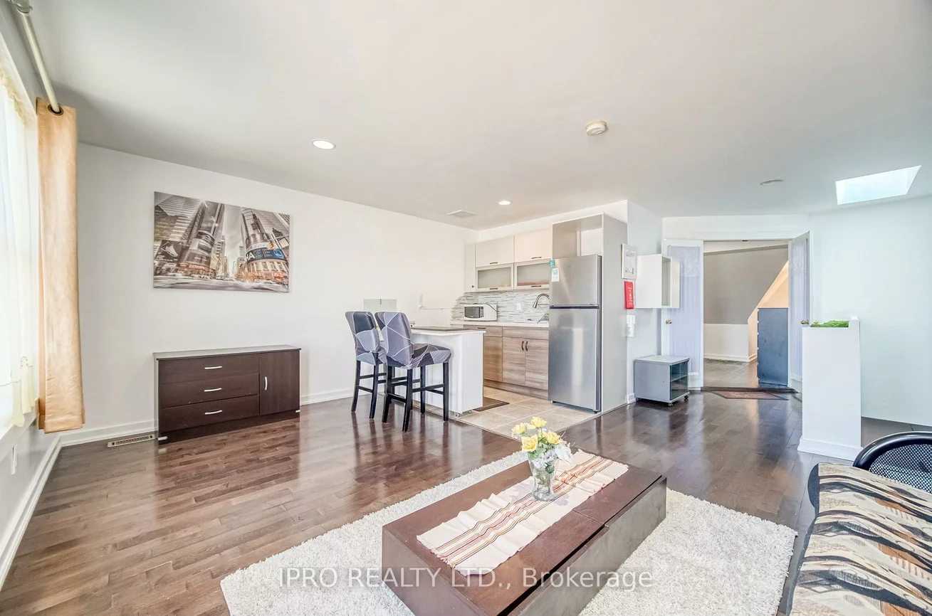 239, Assiniboine, York University Heights, Toronto