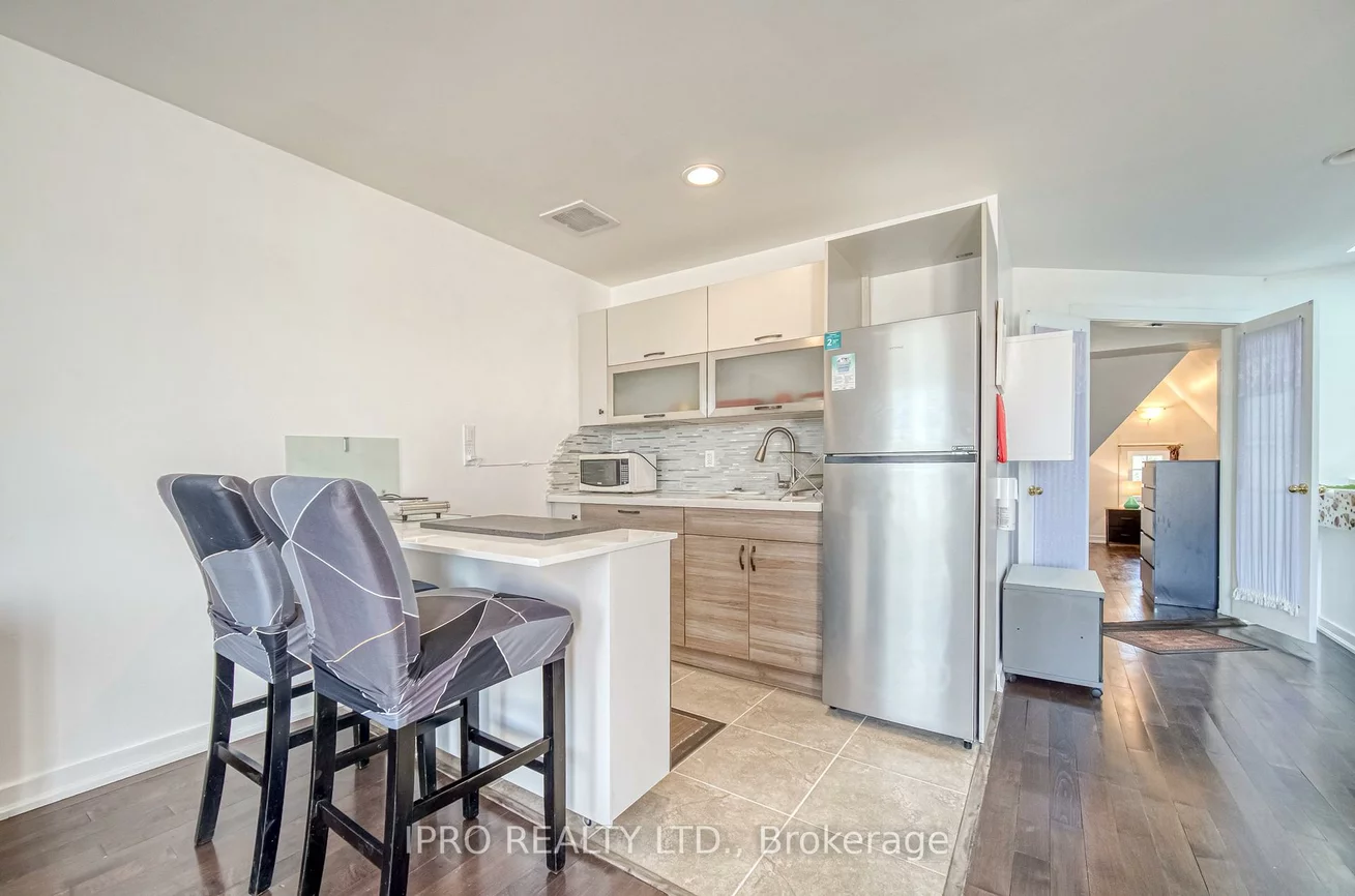 239, Assiniboine, York University Heights, Toronto