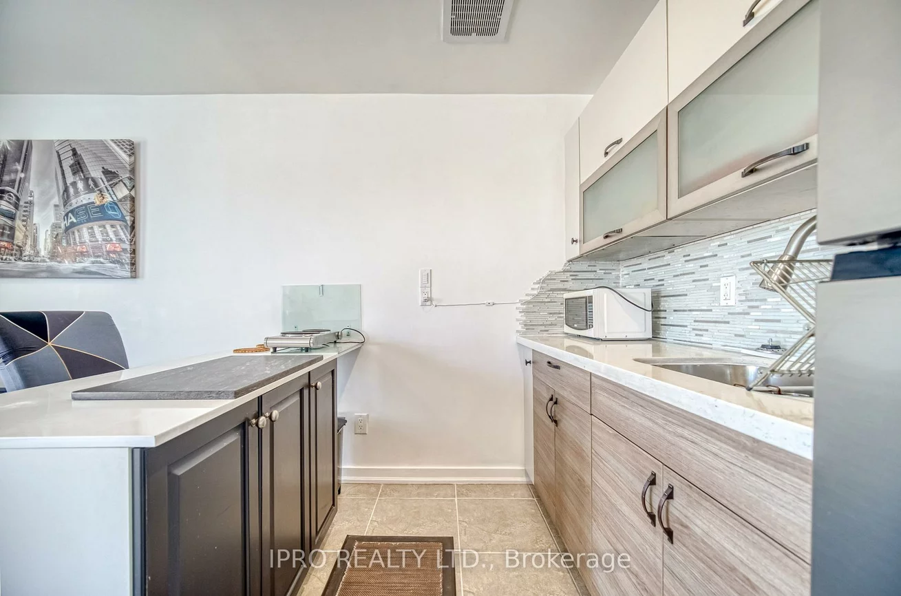 239, Assiniboine, York University Heights, Toronto