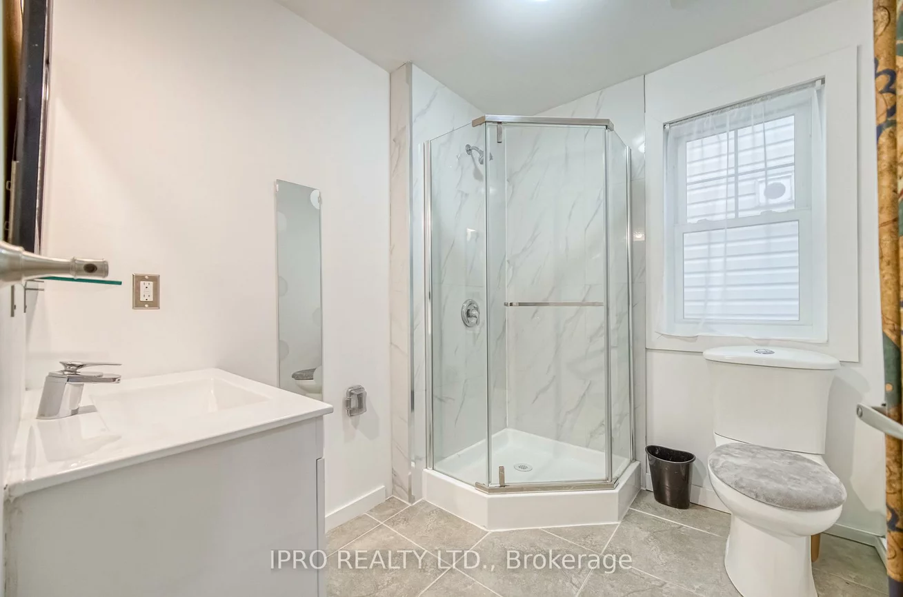 239, Assiniboine, York University Heights, Toronto