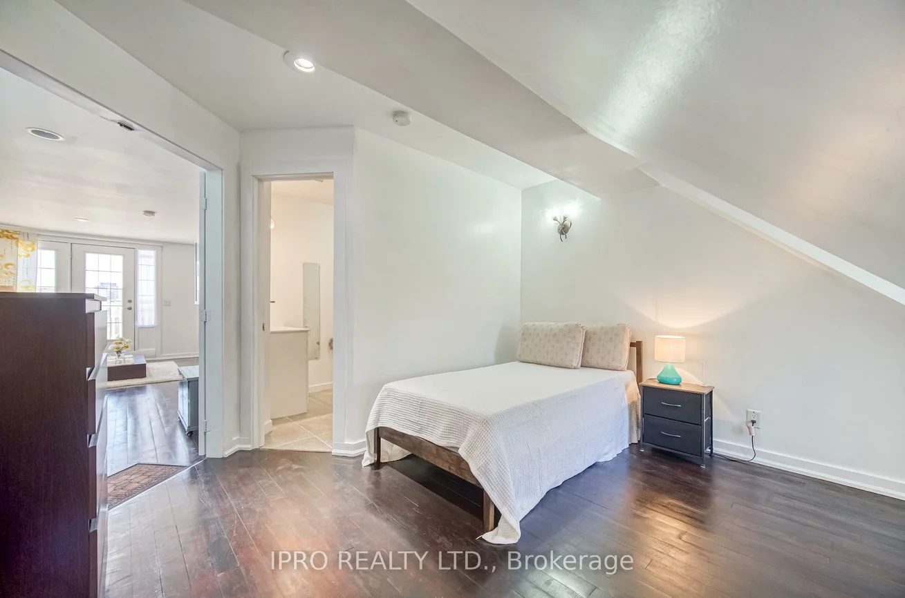239, Assiniboine, York University Heights, Toronto