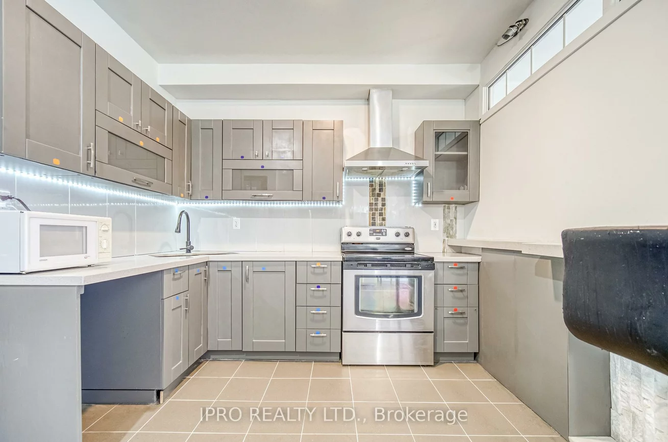 239, Assiniboine, York University Heights, Toronto