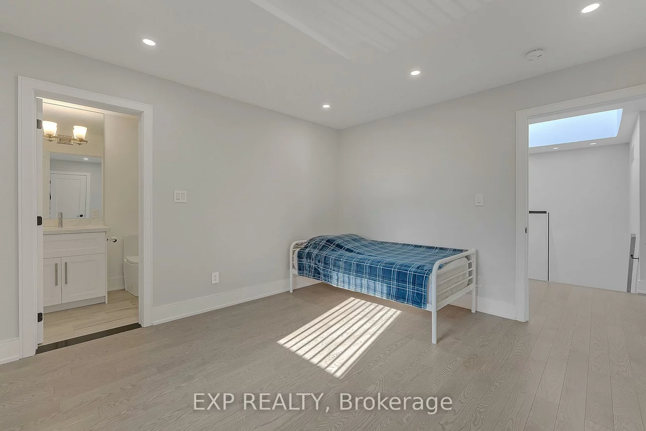 393, Burnhamthorpe, Islington-City Centre West, Toronto