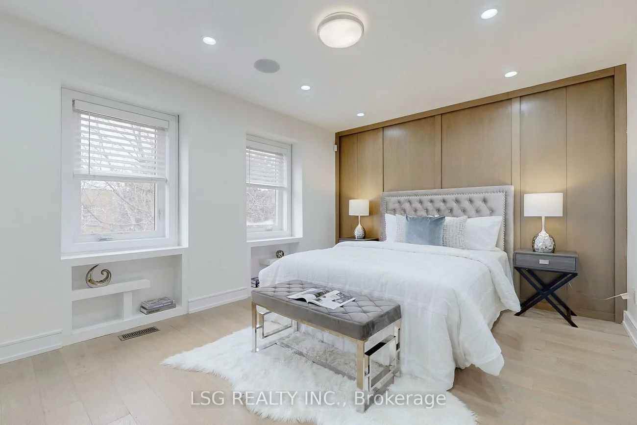 868, Shaw, Dovercourt-Wallace Emerson-Junction, Toronto