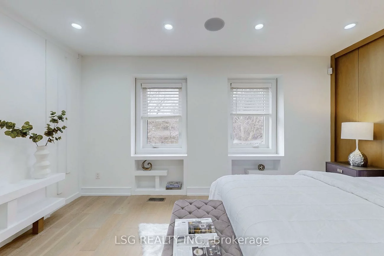 868, Shaw, Dovercourt-Wallace Emerson-Junction, Toronto