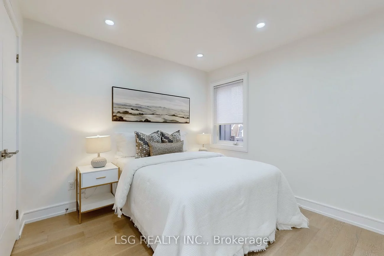 868, Shaw, Dovercourt-Wallace Emerson-Junction, Toronto