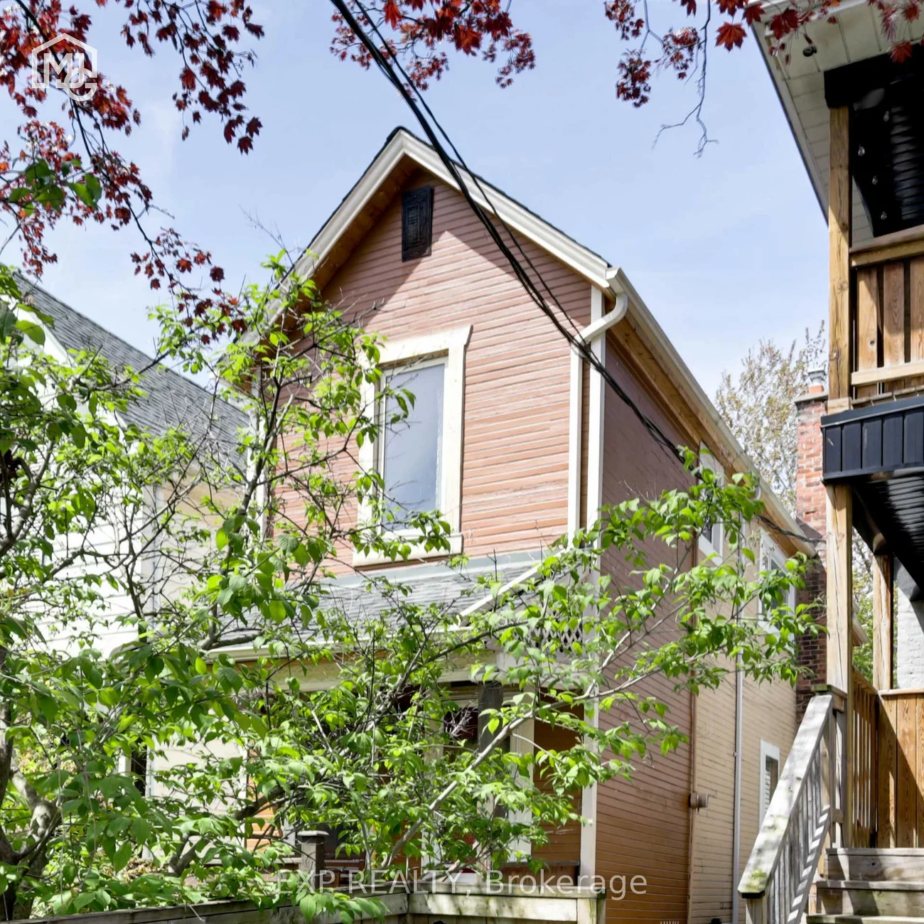 32, Columbus, Roncesvalles, Toronto