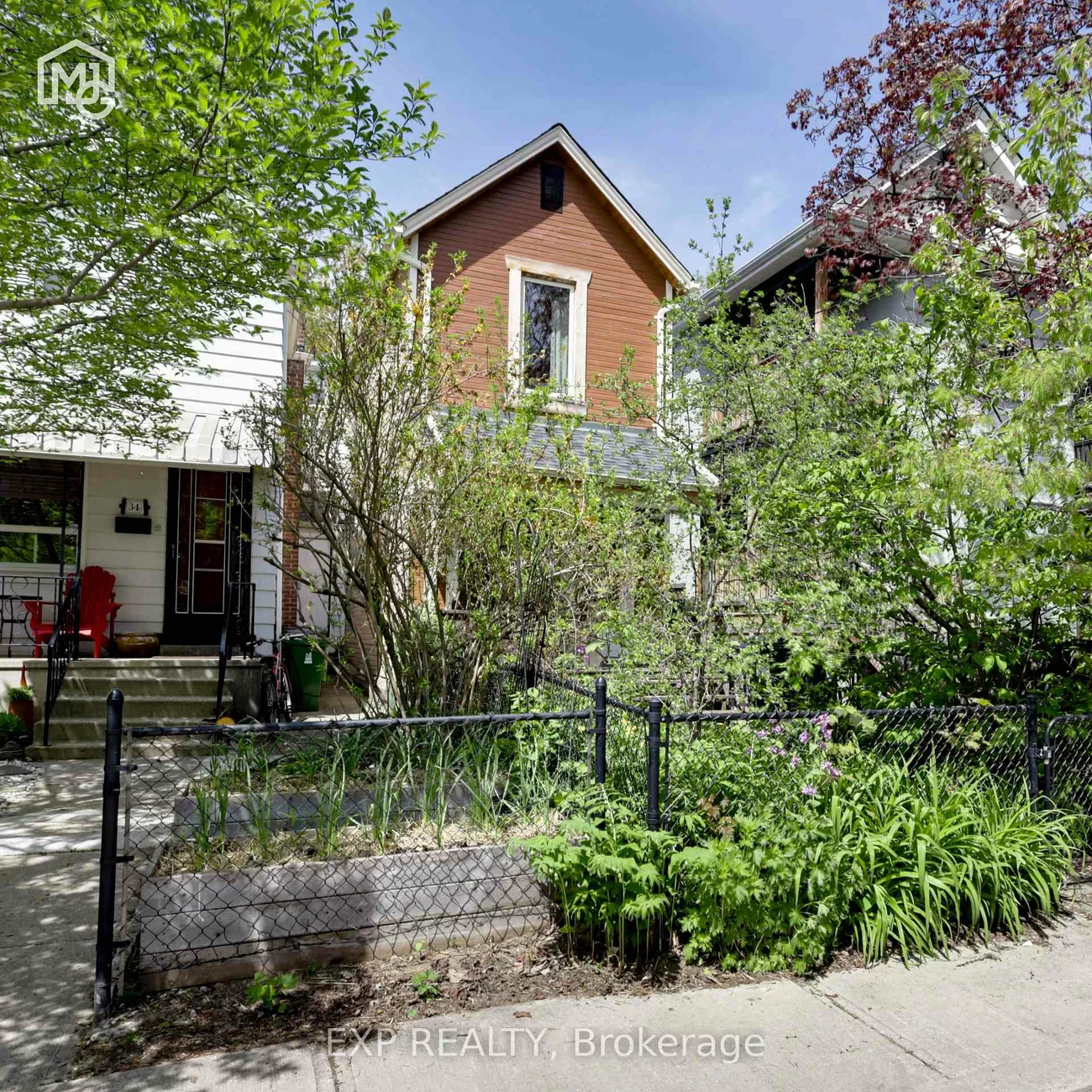 32, Columbus, Roncesvalles, Toronto