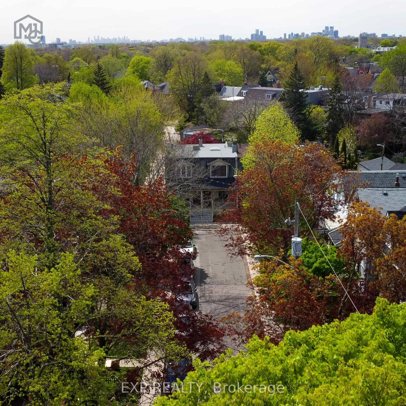 32, Columbus, Roncesvalles, Toronto