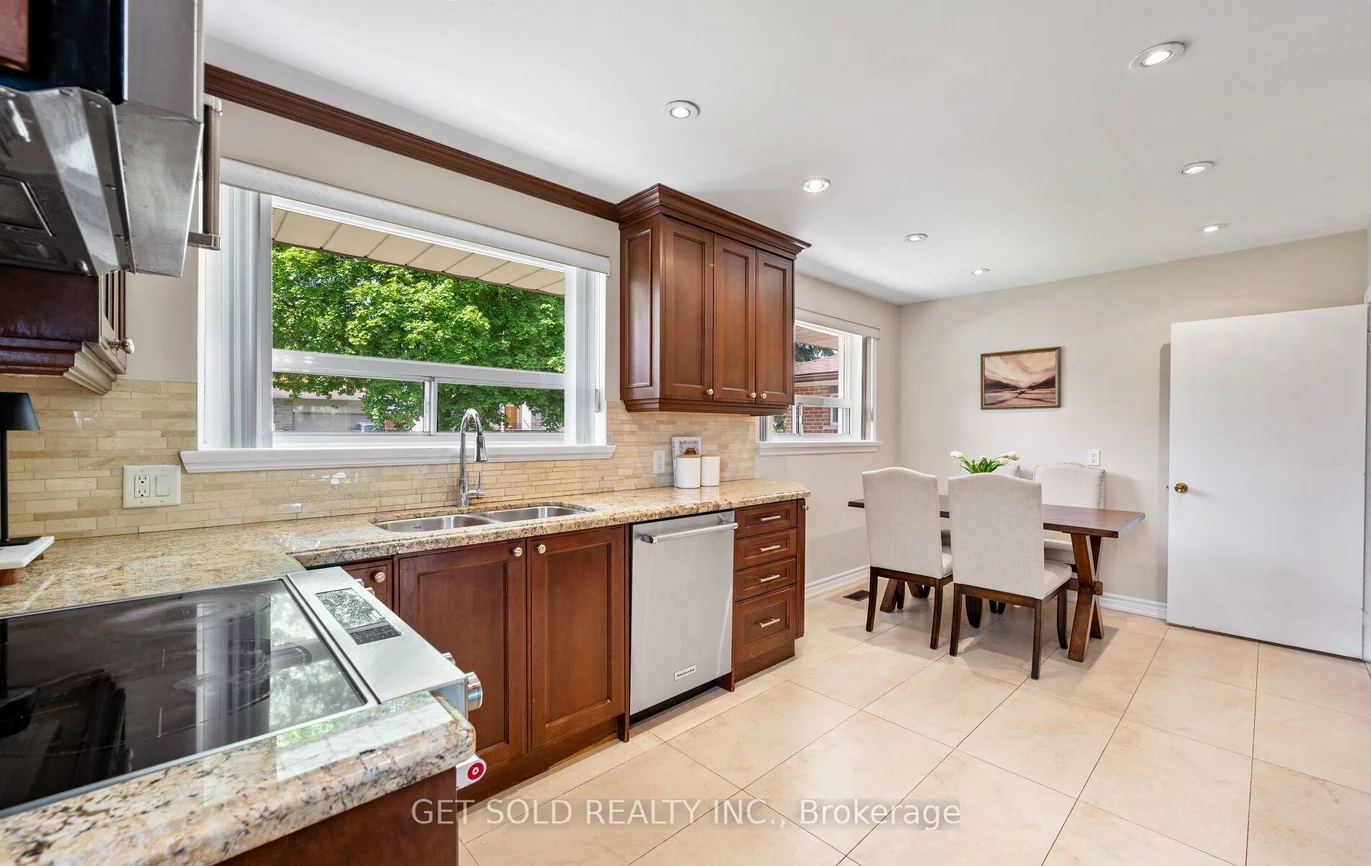 43, Grovetree, Thistletown-Beaumonde Heights, Toronto