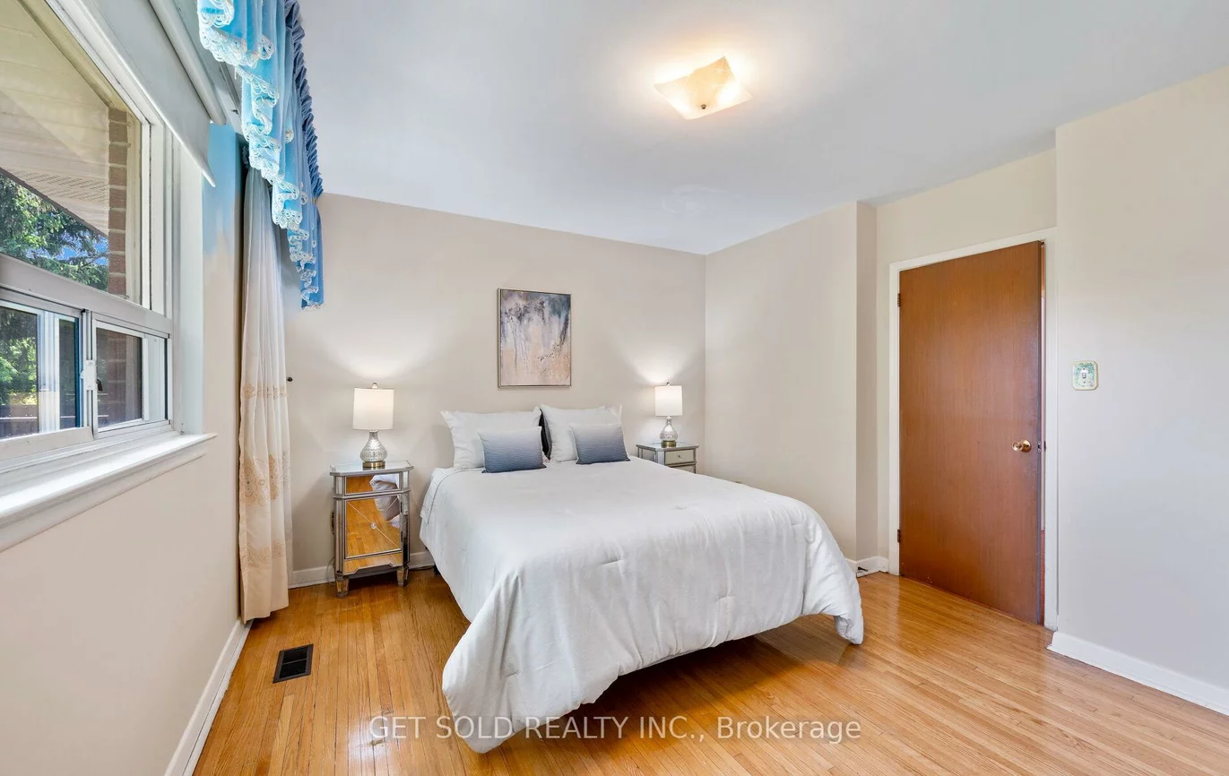 43, Grovetree, Thistletown-Beaumonde Heights, Toronto